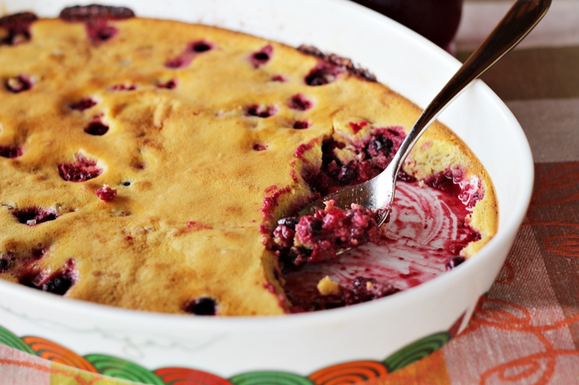 clafoutis cu fructe de padure