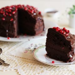 Tort de ciocolata cu seminte de rodie